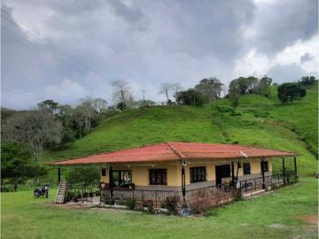 Cortijo de alto standing de 268800 m2 en venta Armenia, Colombia
