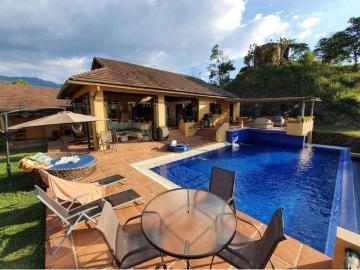 Cortijo de alto standing de 45000 m2 en venta Nocaima, Colombia