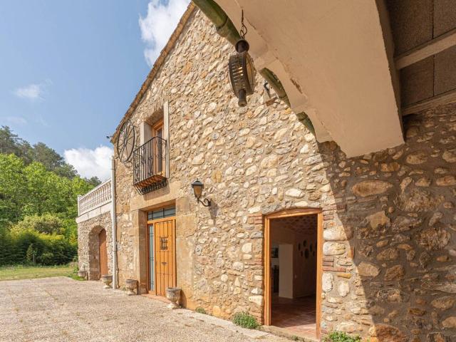 Cortijo de alto standing de 476 m2 en venta Cabanelles, Cataluña