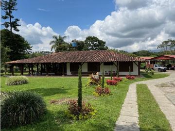 Cortijo de alto standing de 550400 m2 en venta Armenia, Colombia