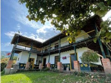 Cortijo de alto standing de 550400 m2 en venta Támesis, Departamento de Antioquia