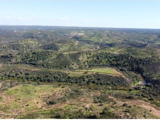 CORTIJO DE 870 hectáreas en Sanlúcar de Guadiana