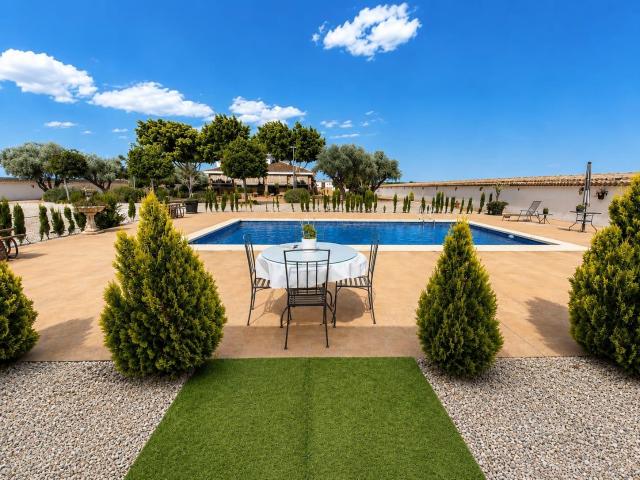 CORTIJO EXCLUSIVO EN DOLORES + OPCIÓN VENTA A PLAZOS | MÁS DE 13.250 m2 DE PARCELA