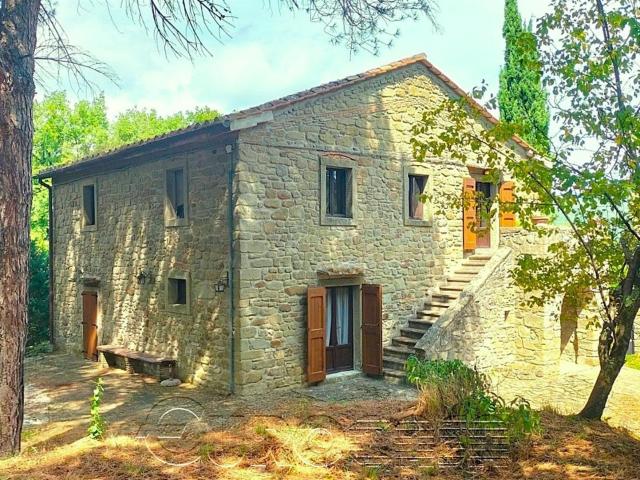 Cortona. Casale immerso nelle colline Umbro Toscane 170m² Cortona