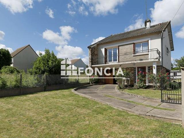 CORBEIL ESSONNES Maison 3 pièces avec sous sol, garage et combles aménageables