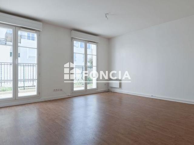 CORBEIL ESSONNES Appartement 2 pièces avec parking et terrasse
