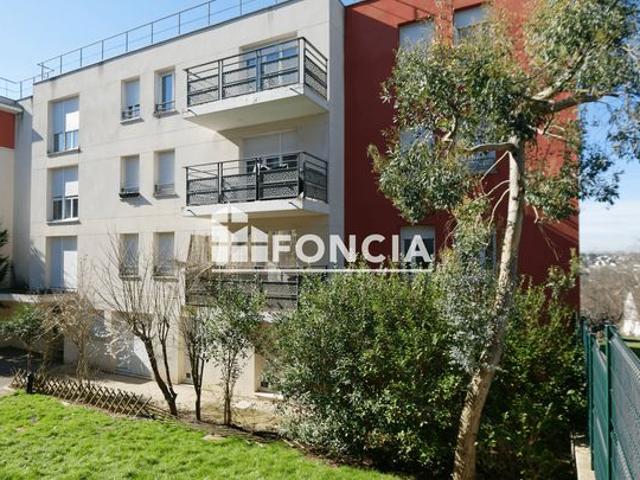 CORBEIL ESSONNES Appartement 2 pièces avec place de parking en sous sol