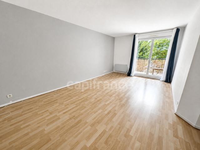 Corbeil Essonnes – F3 lumineux avec balcon, parking et résidence arborée
