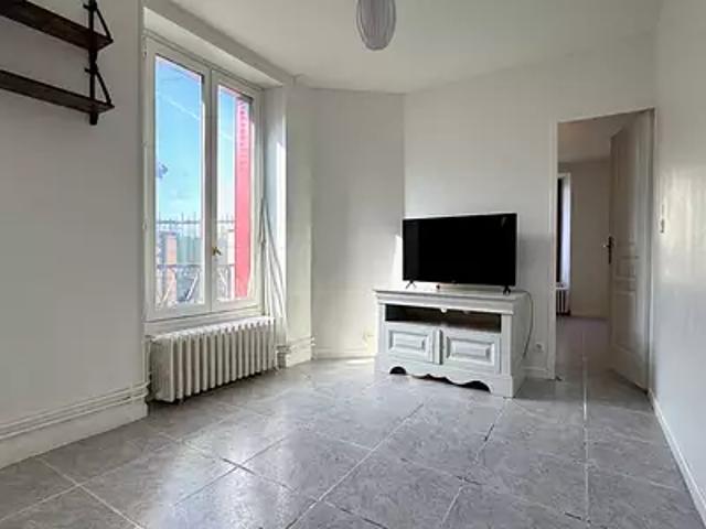 Corbeil Essonnes 91100 Achat / Vente appartement 2 pièces t2 au dernier étage