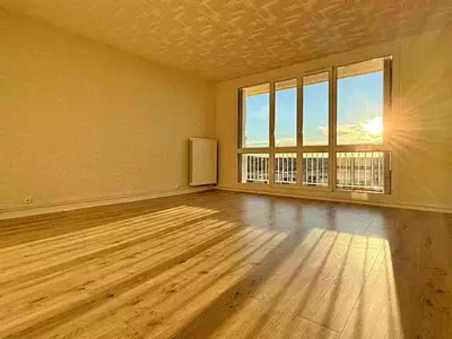 Corbeil Essonnes 91100 Achat / Vente appartement 2 pièces t2 au dernier étage cave