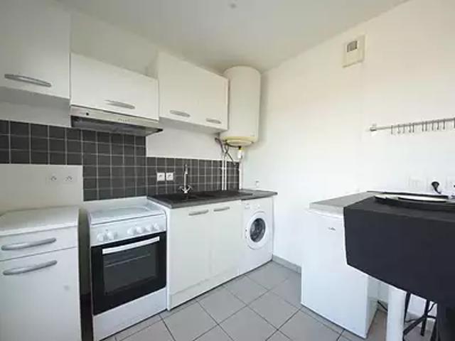 Corbeil Essonnes 91100 Location appartement 1 pièce t1 au dernier étage terrasse