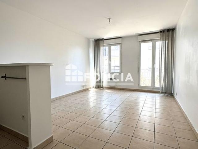 CORBEIL 2 Pièces avec balcon et parking en sous sol