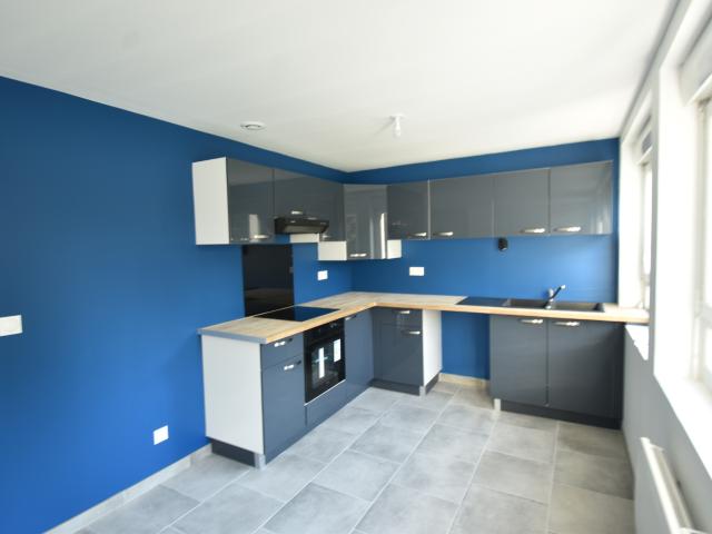 CORBIE CENTRE VILLE: TRES BEL APPARTEMENT T3