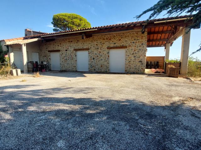 Corbières maritimes, Mas d'une superficie de 240 m2 sur 2750 m proche Leucate