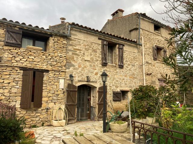 CORBIERES VERTES PROCHE COUIZA Maion de village en pierre