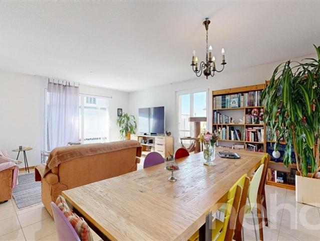 Corcelles Große, helle 4,5 Zimmer Wohnung mit 2 Balkonen, in der Nähe der Annehmlichkeiten