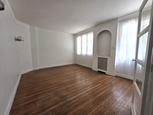 CORENTIN CELTON, limite Paris 15éme, charmant 2 pièces spacieux de 56m2
