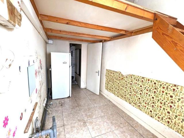 CORENTIN CELTON, limite Paris 15éme, une chambre de 9.10 m2+cuisine1.90m2+WC1.14m2=12.33m2 carrez