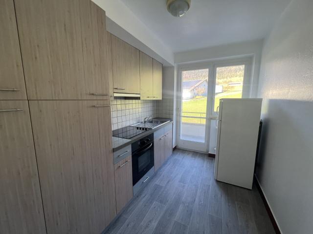 Corgémont, hübsche 3 Zimmer Wohnung im ersten Stock mit Balkon