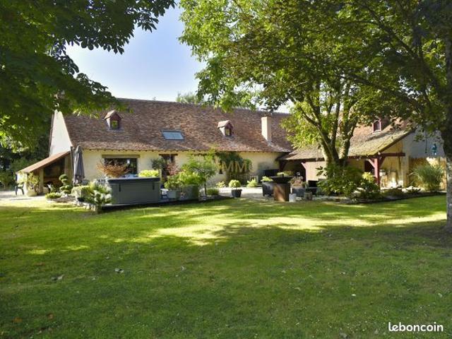 Cormeray – Propriété de caractère rénovée – 300 m² habitables – 1 hectare de terrain