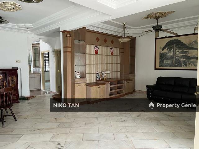 [CORNER]2 Storey Jalan Molek For Sale