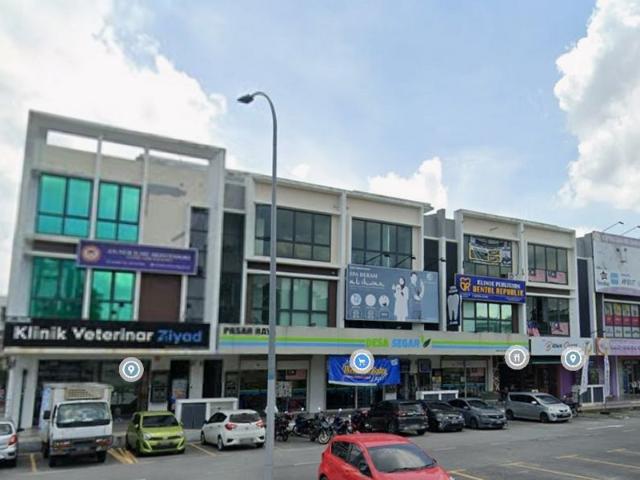 Corner 3 Storey Shop Lot For Rent at Bandar Seri Putra Kajang