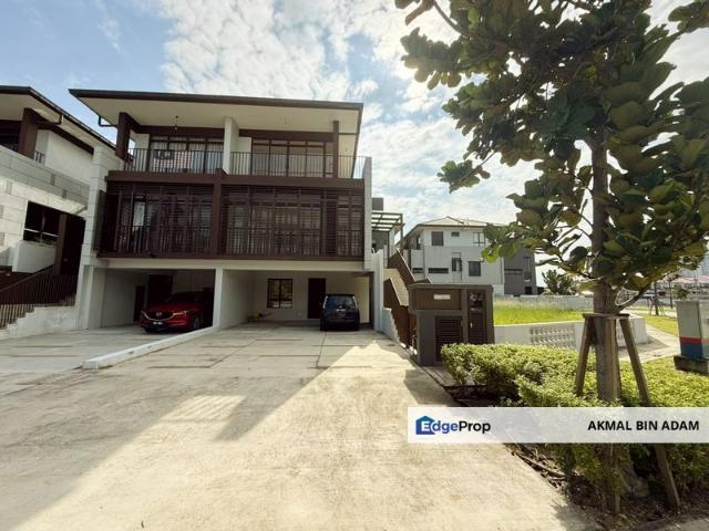 Corner 3 Storey Terrace House CYBERJAYA for sale