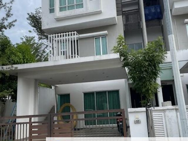 Corner 3 Storey Terrace @ Semenyih, Selangor