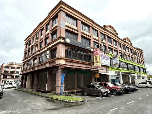 CORNER 3RD FLOOR Soho Apartment MJC