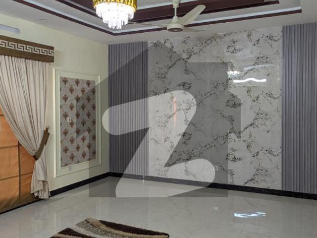 Corner 10 Marla double unit House | 42.5 feet front corner with extra land | Owner build house | Prime location | Near to park masjid & main road Gulberg Residencia Block L
