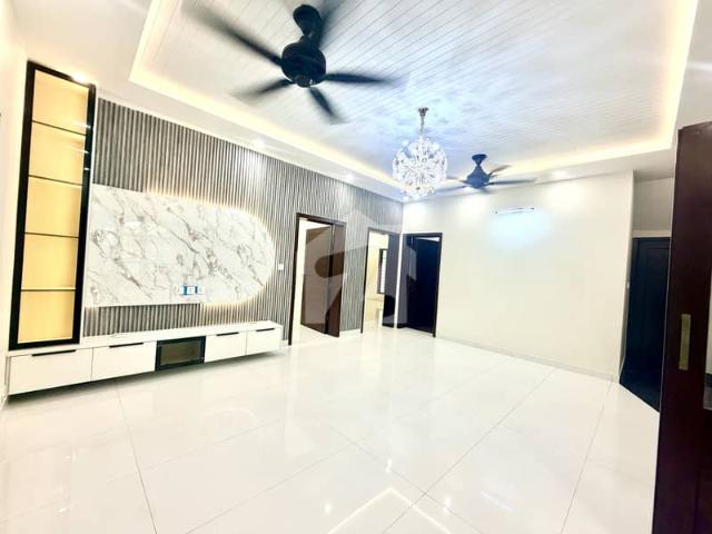 Corner 10 Marla House Available For Sale A Plus Construction