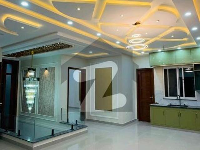 Corner 10 Marla House For sale In Beautiful DHA Phase 1 Sector B1