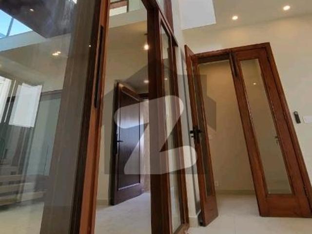Corner 10 Marla House For Sale Is Available In Top City 1