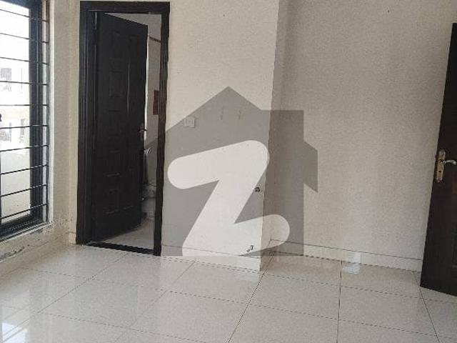 Corner 10 Marla Portion Available For Rent