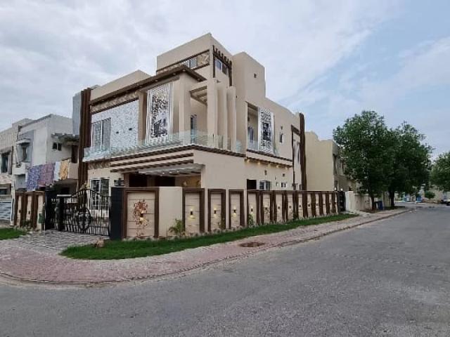 Corner 11 marla brand new luxurious house for sale at vvip location in lahore golf view residencia id 79461