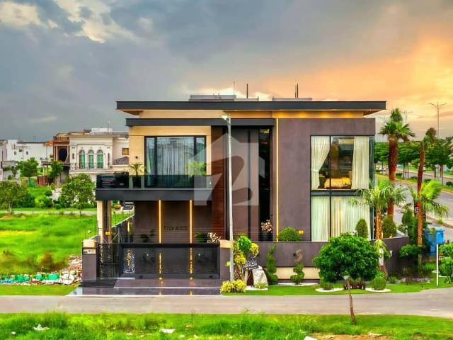 Corner 12 Marla Ultra Modern Bungalow For Sale At Top Location Close To Macdonold Park
