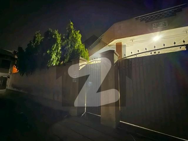 Corner 14 Marla House In Central Katchehry Road For sale Multan
