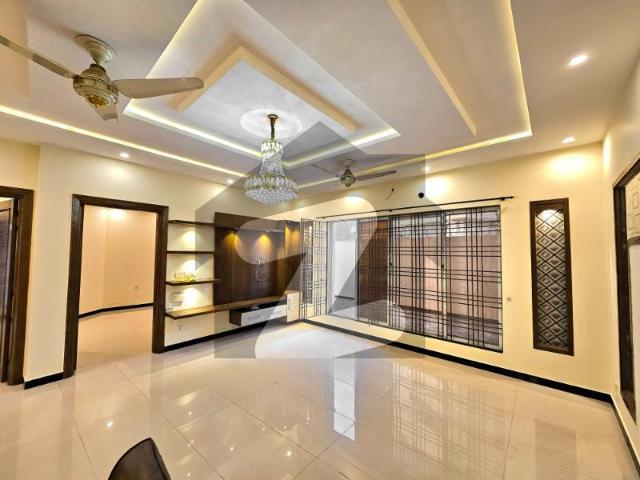 Corner 1 Kanal 5 Bed House With Massive Lawn Bahria Town Phase 8