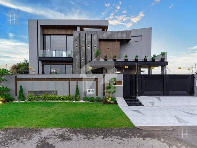 Corner 1 Kanal Ultra Modern Fully Furnished Luxury House