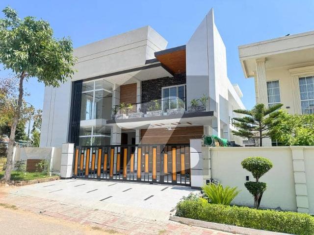 Corner 1 Kanal House For Sale