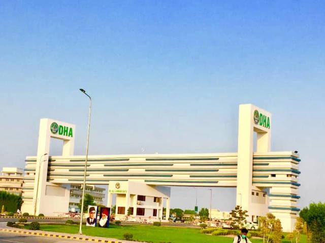 Corner 1 kanal on 300ft road with extra land for sale multan dha multan id 84690