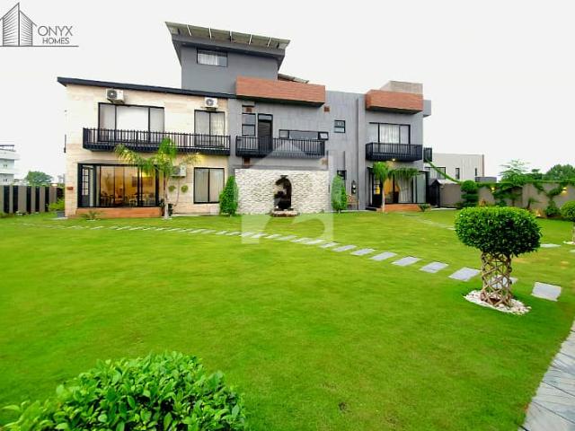 Corner 2 Kanal Luxurious House With 2 Side Approach At Height Location