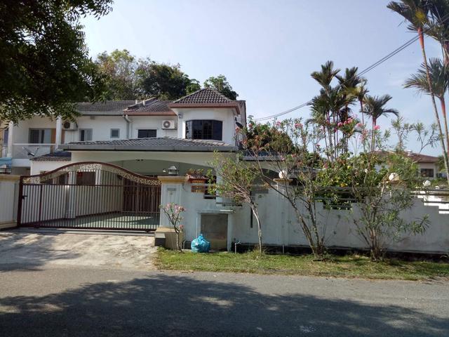 CORNER 2 storey house 3400sf Taman Jasmin Kajang Spacious