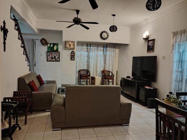 CORNER 2 Storey house PU 10 Taman Puchong Utama Puchong Freehold