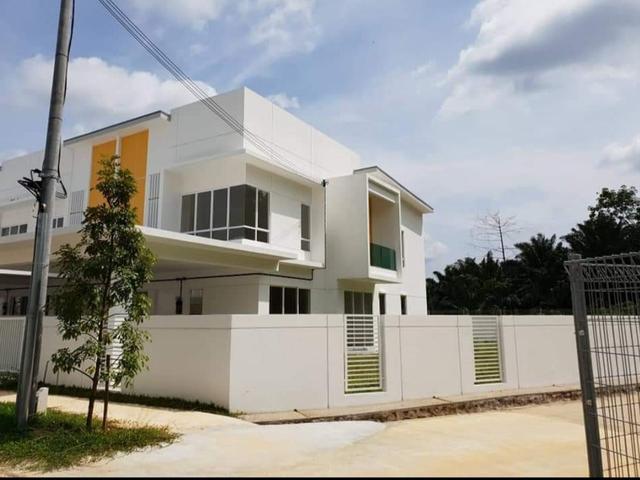 Corner 2 Storey Superlink Terrace House for RENT