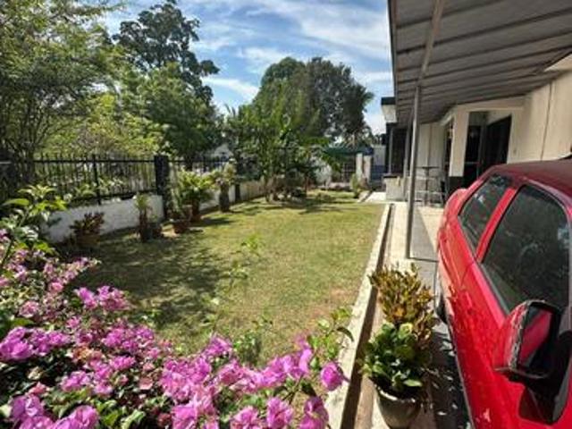 Corner 2 Storey Taman puchong utama 10 Freehold Renovated