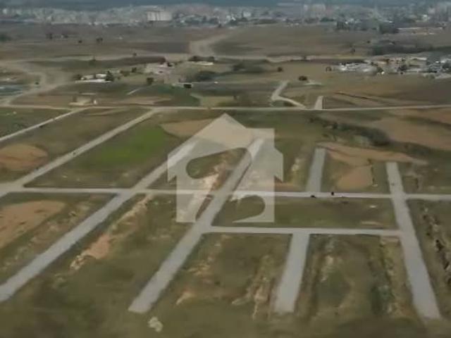 Corner 30*60 8 Marla Plot For Sale
