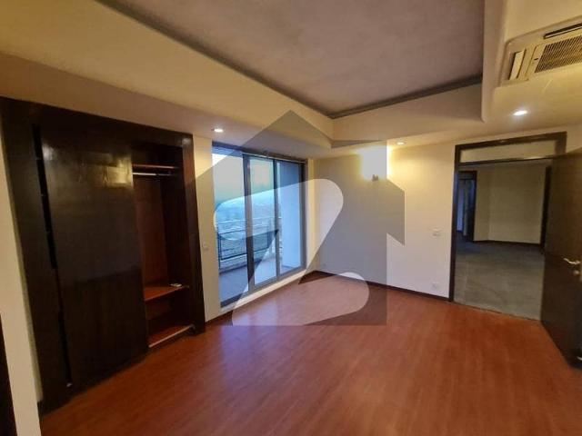 Corner 3750 Square Feet Flat Is Available For Sale In Silver Oaks Apartments