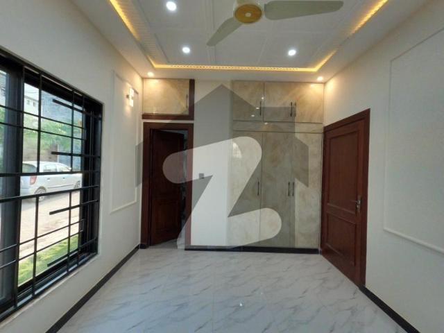 Corner 4 Marla House For Grabs In I 11/2
