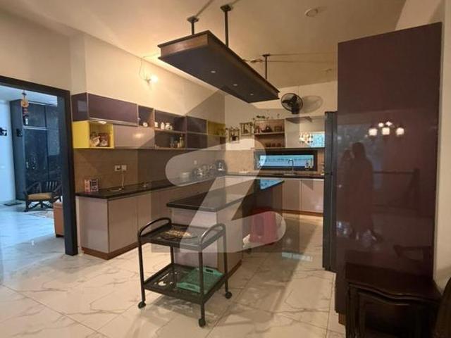 Corner 500 Yard 2 Unit 6 Bed Dd For Sale DHA Phase 8